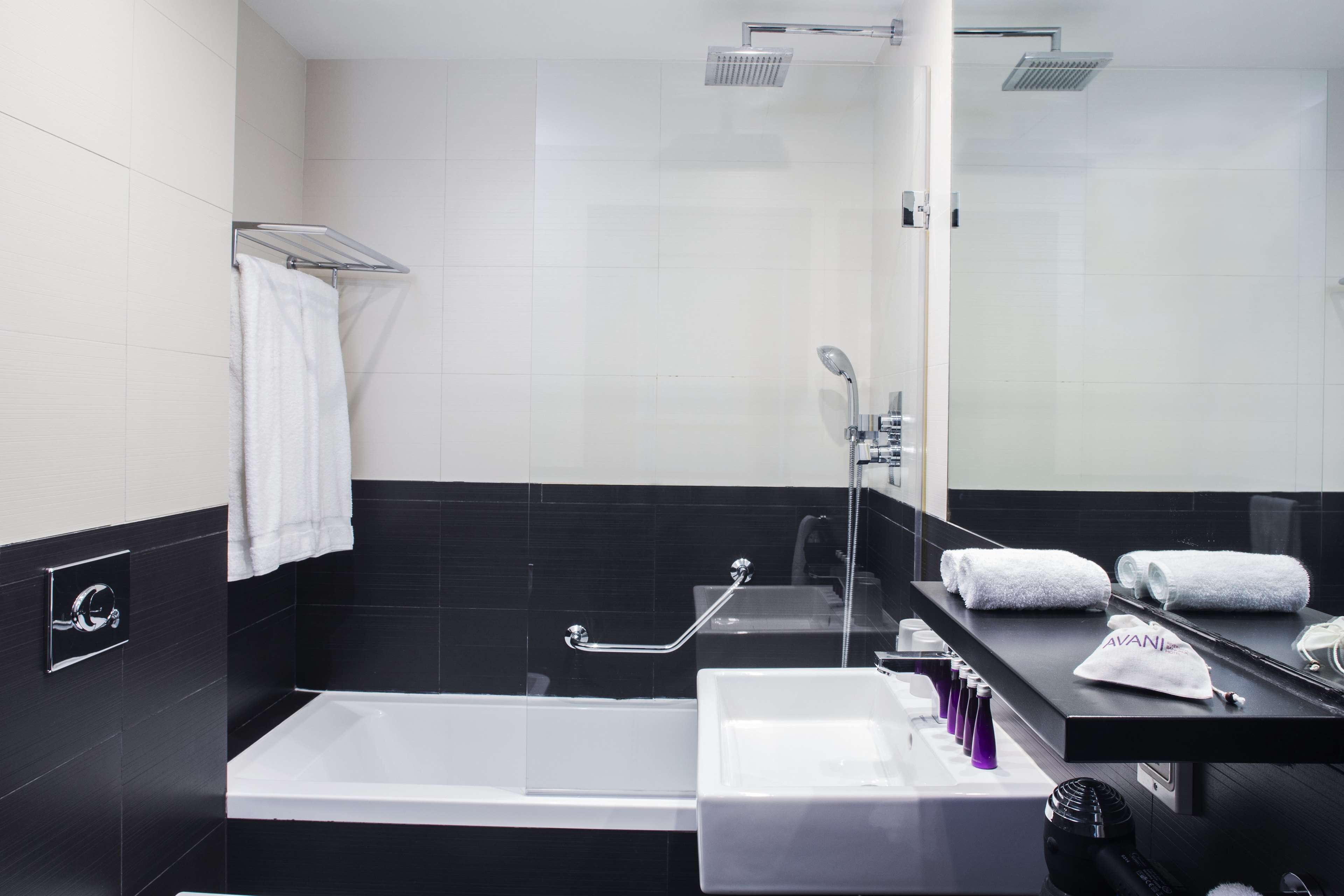 combined shower/bathtub, deep-soaking bathtub, rainfall showerhead