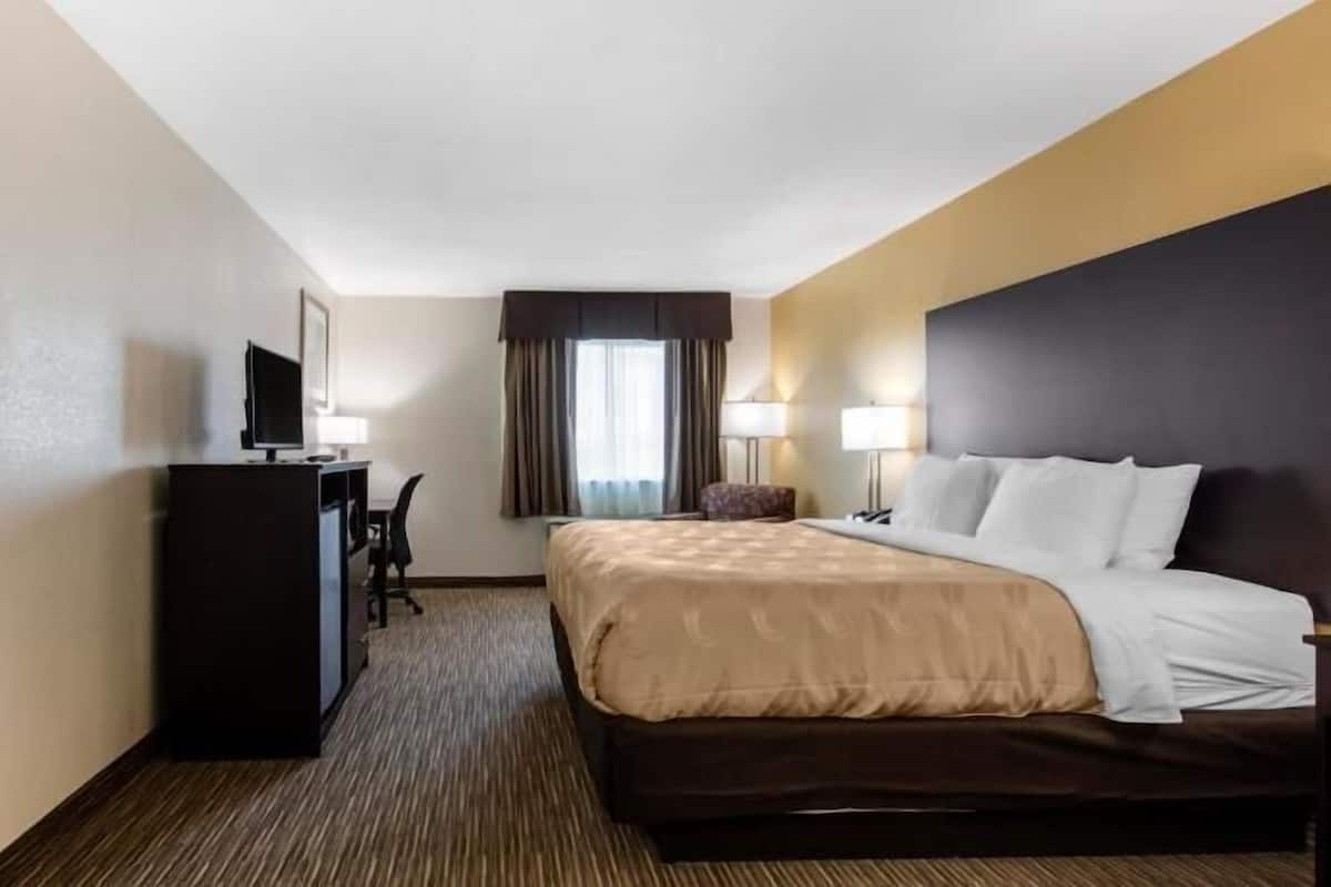 مكواة/لوح كي وواي فاي مجانًا وملاءات أسرّة