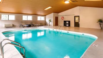 Indoor pool, sun loungers