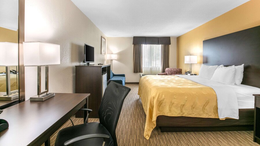 Quality Inn & Suites Metropolis I-24