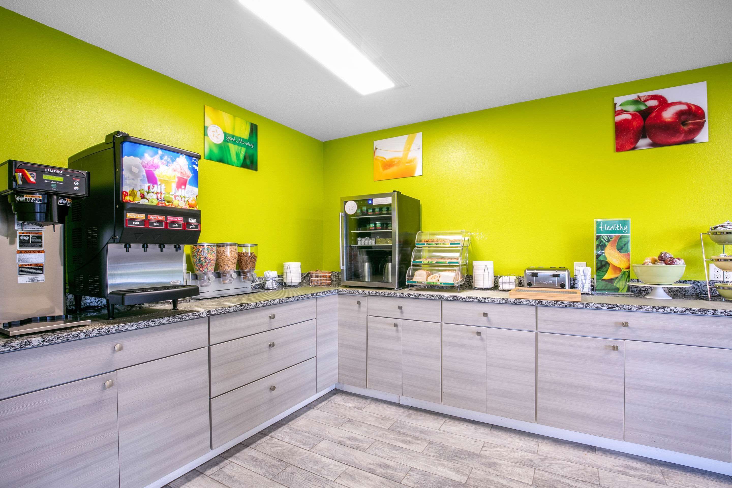 free continental breakfast