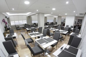 매일 풀 브렉퍼스트 아침 식사 유료