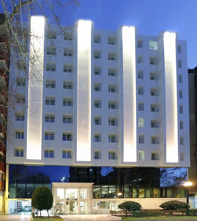 Außenbereich. Hotel Sercotel Alfonso XIII