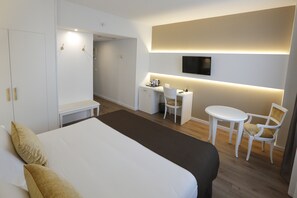 Double Room (King Size) | 1 bedroom, minibar, in-room safe, desk - Hotel Sercotel Alfonso XIII (Cartagena)