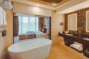 シャワー、レインフォールシャワー、バスアメニティ (無料)、ヘアドライヤー