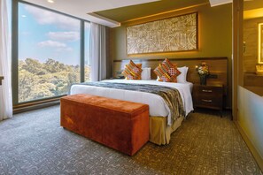 Hochwertige Bettwaren, Betten mit Memory-Foam-Matratzen, Zimmersafe