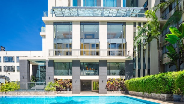 A modern hotel with a large pool, a wellness center, and a balcony with glass railings. - Sarova Panafric Hotel, Nairobi Upper Hill (Nairobi)