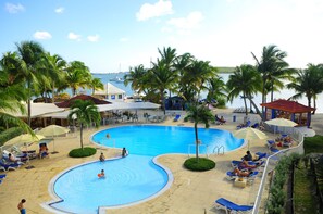 2 outdoor pools, pool loungers