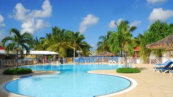 2 piscinas al aire libre, tumbonas