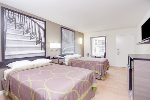 Super 8 by Wyndham Dalton