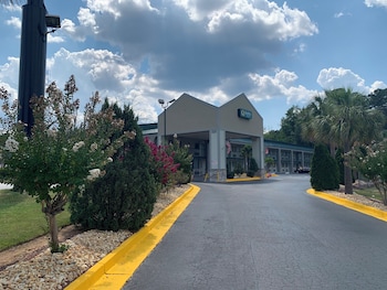Quality Inn & Suites Macon North
