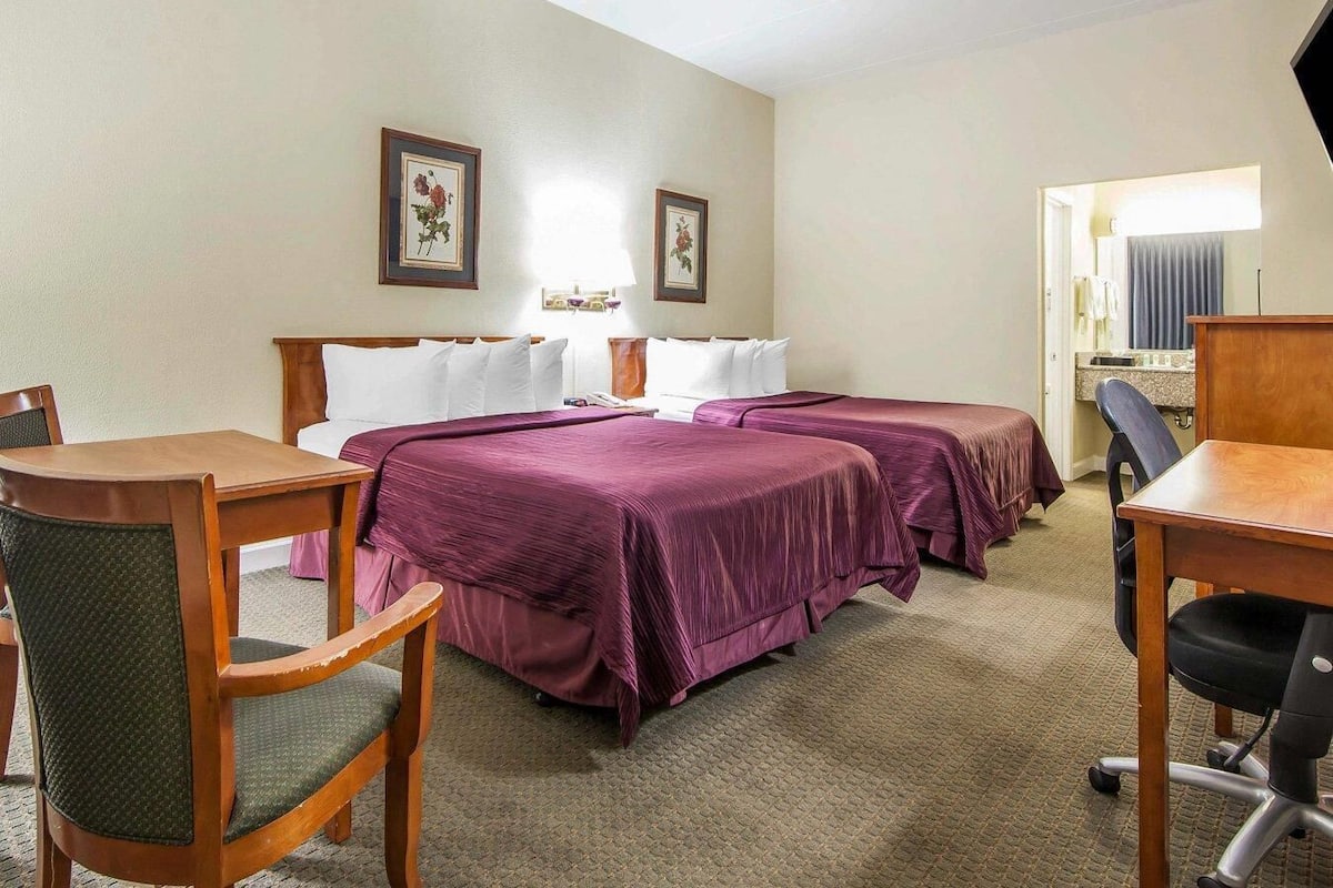 Standaard kamer, 2 queensize bedden, niet-roken | Een bureau, gratis wifi, beddengoed