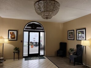 Lobby sitting area - Quality Inn Maysville (Maysville)