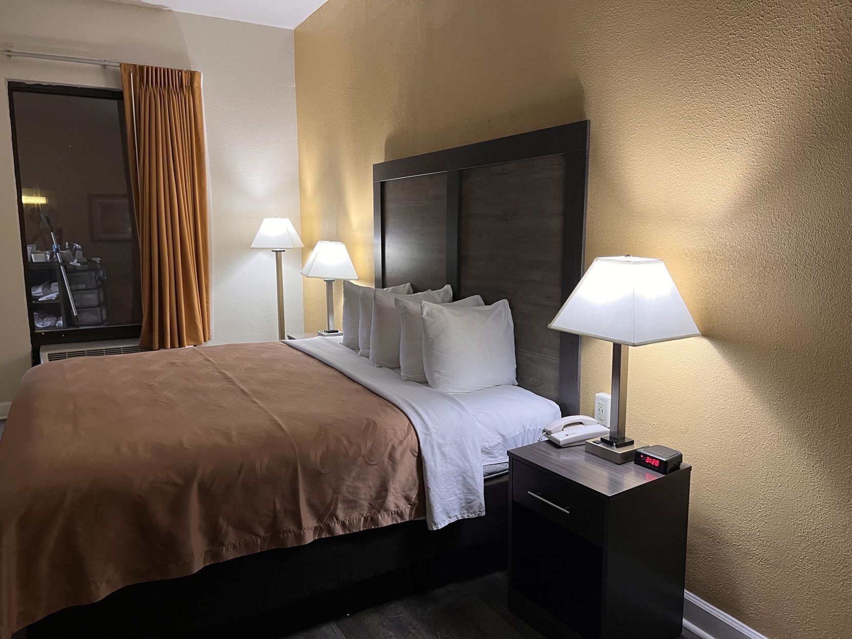 Desk, free WiFi, bed sheets