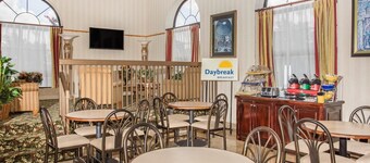 Days Inn & Suites by Wyndham Columbia Airport