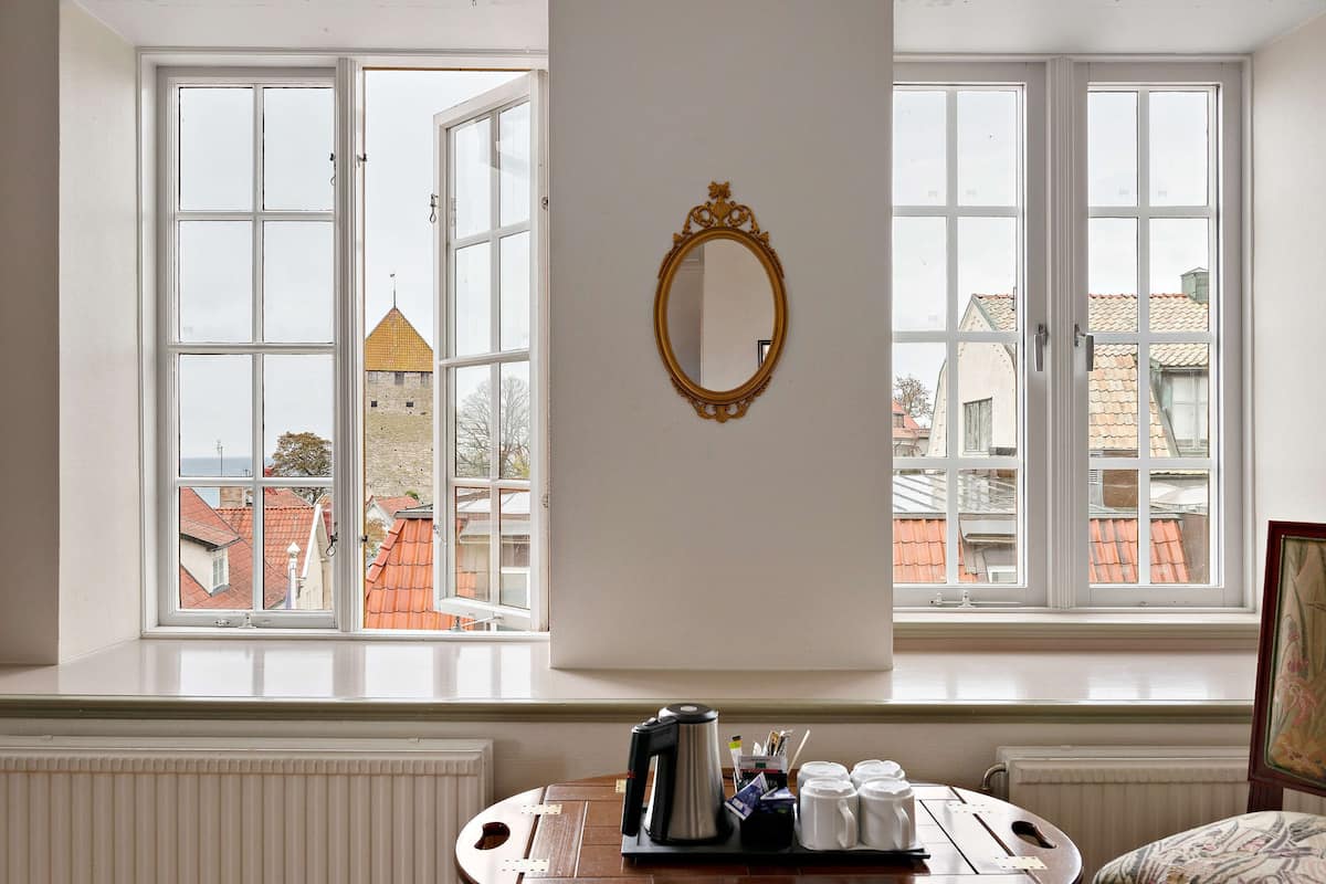 family room, 2 single beds, non smoking (bunk beds) | 1 bedroom, in-room safe, individually decorated, individually furnished