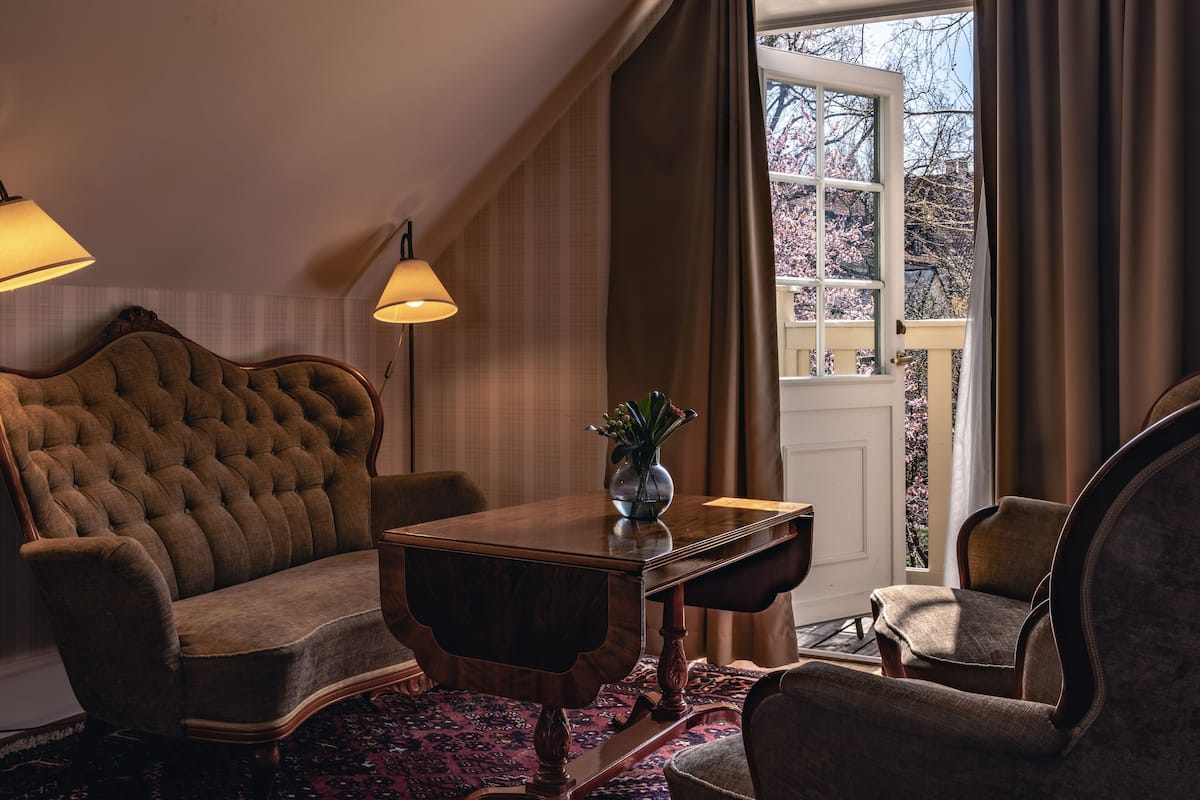 superior room, 2 single beds, non smoking | 1 bedroom, in-room safe, individually decorated, individually furnished