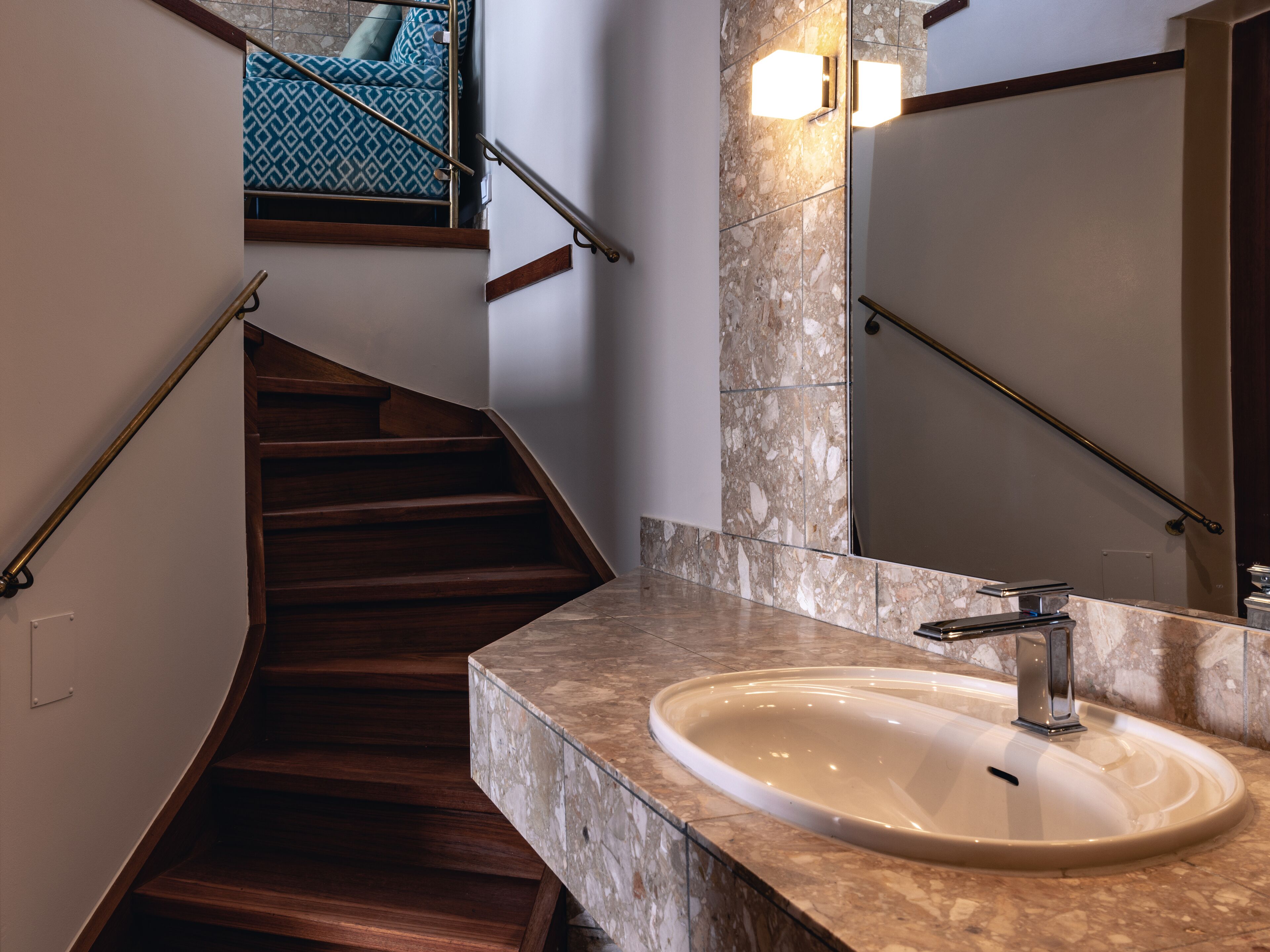 suite, 1 king bed, non smoking | 1 bedroom, in-room safe, individually decorated, individually furnished