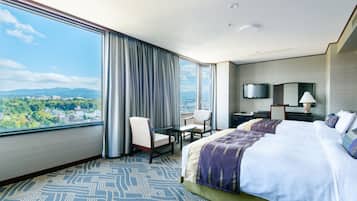 Luxury floor Suite Twin Room,Non Smoking, Exclusive Club Lounge Access (88sqm, Bed width 140cm) | In-room safe, iron/ironing board, free WiFi, bed sheets