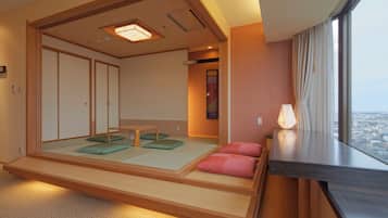 In-room safe, iron/ironing board, free WiFi, bed sheets