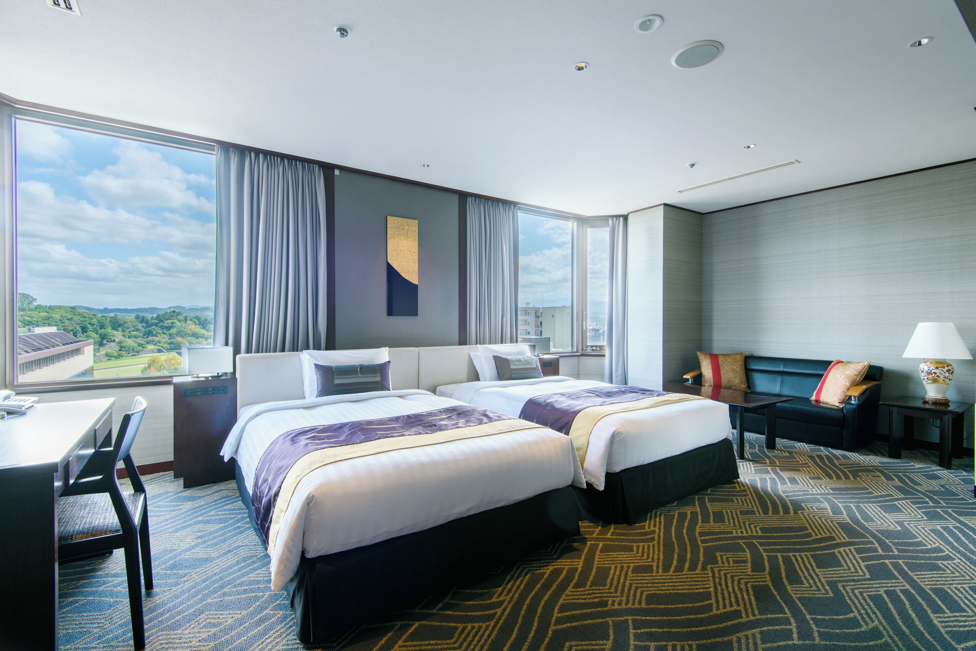 Safe på rommet, strykejern/-brett, wi-fi (inkludert) og sengetøy