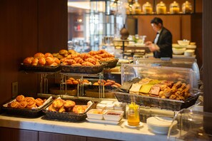 Café da manhã com buffet todos os dias (JPY 3356 por pessoa) 