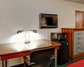 Standard Room, 1 King Bed, Non Smoking | In-room business center