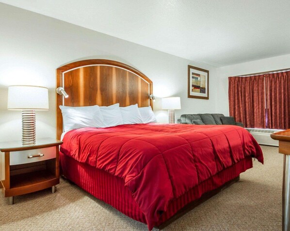 Schreibtisch, Verdunkelungsvorhänge, Bügeleisen/Bügelbrett