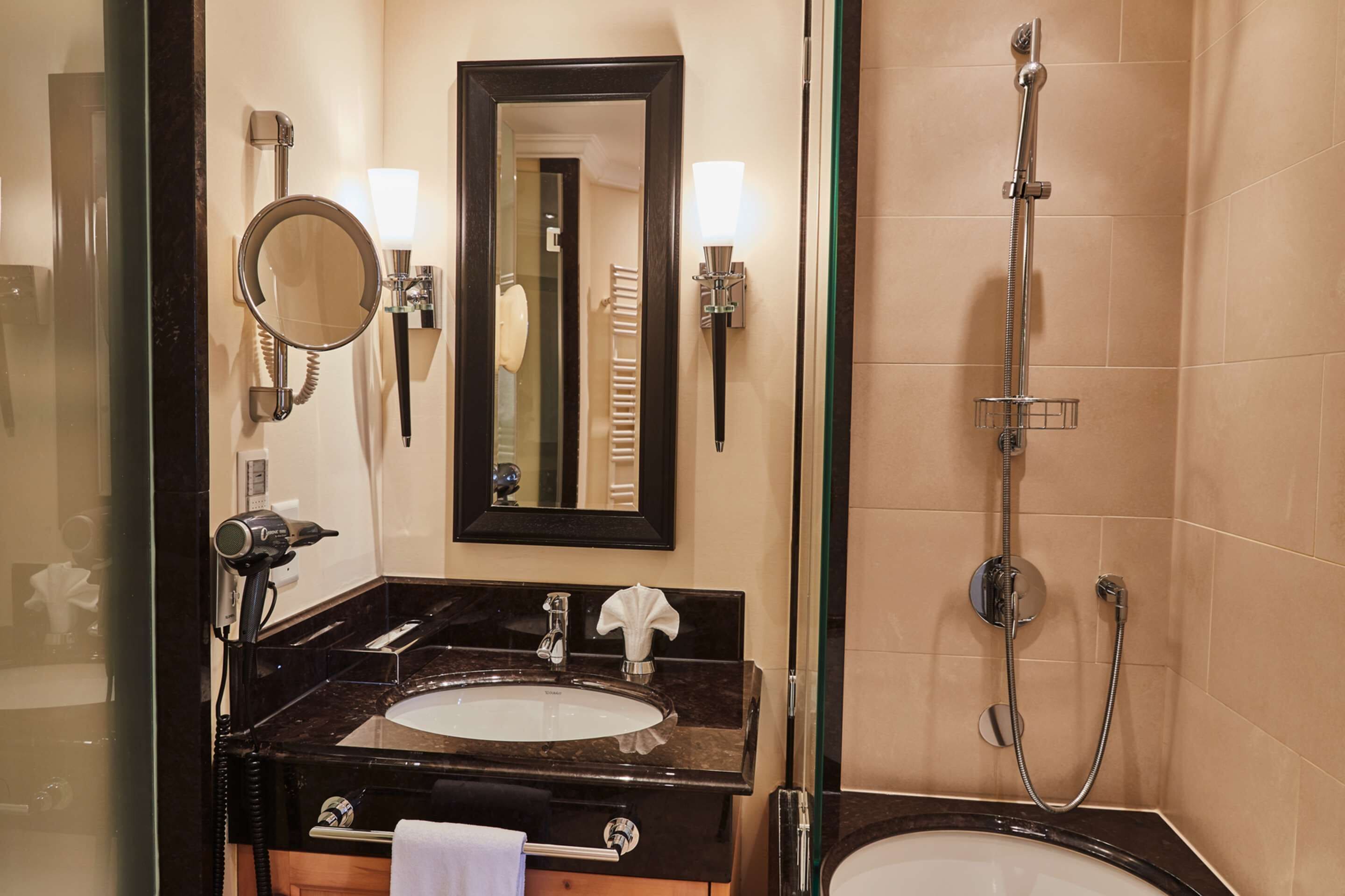 superior single room, 1 single bed | 1 bedroom, hypo-allergenic bedding, minibar, in-room safe