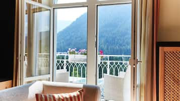 1 bedroom, hypo-allergenic bedding, minibar, in-room safe