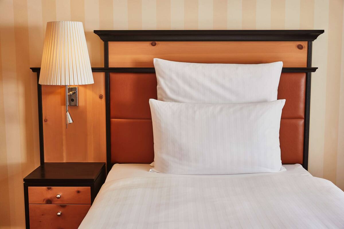 Literie hypoallergénique, minibar, coffres-forts dans les chambres
