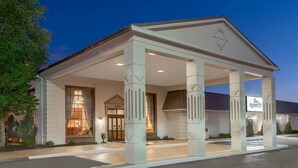 Unclassified image, 3 of 19, button - Ramada Plaza & Conf Center by Wyndham Louisville (Louisville)