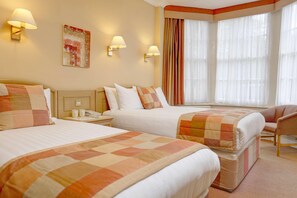 In-room safe, individually decorated, individually furnished, desk - Best Western Banbury House Hotel (Banbury)