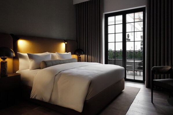 Hypo-allergenic bedding, in-room safe, desk, iron/ironing board