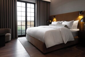 Hypo-allergenic bedding, in-room safe, desk, iron/ironing board