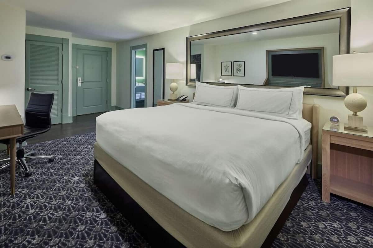 Premium bedding, in-room safe, free WiFi, bed sheets