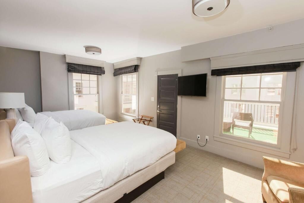 Premium bedding, in-room safe, free WiFi, bed sheets