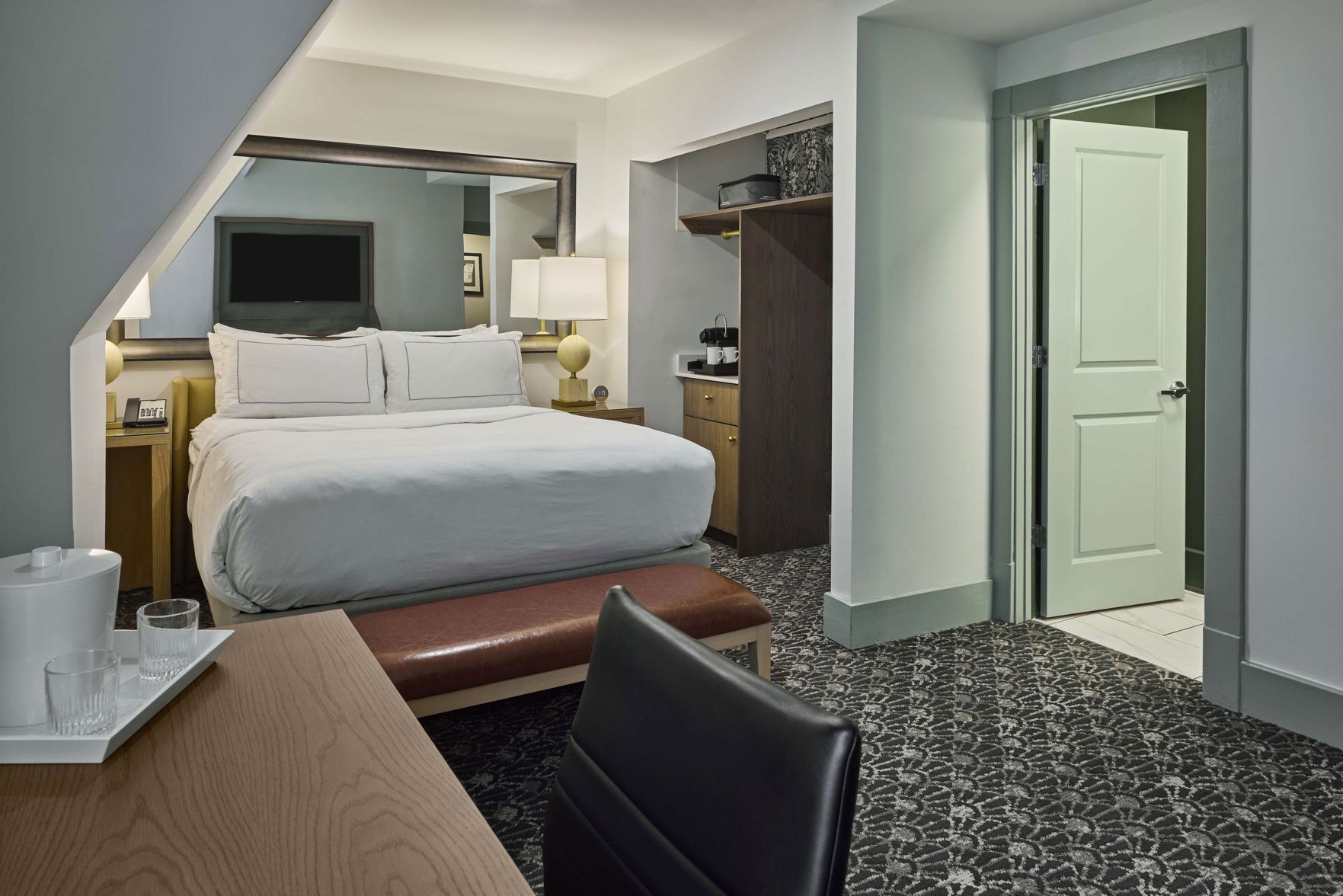 Premium bedding, in-room safe, free WiFi, bed sheets