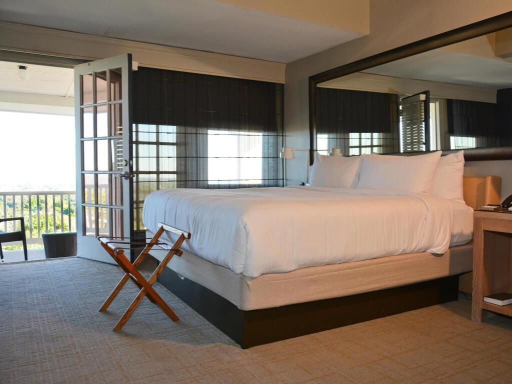 Premium bedding, in-room safe, free WiFi, bed sheets