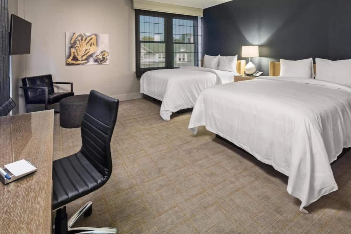 Premium bedding, in-room safe, free WiFi, bed sheets