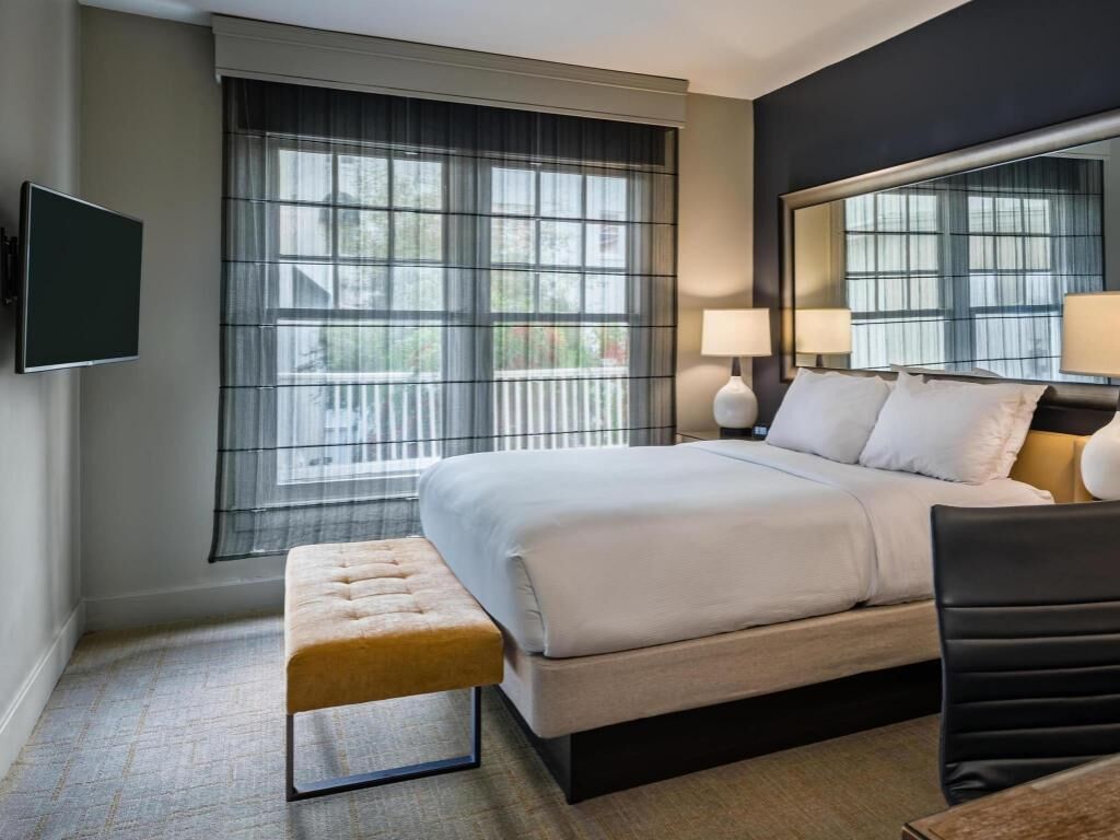 Premium bedding, in-room safe, free WiFi, bed sheets