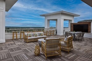 Bar (trong khuôn viên)