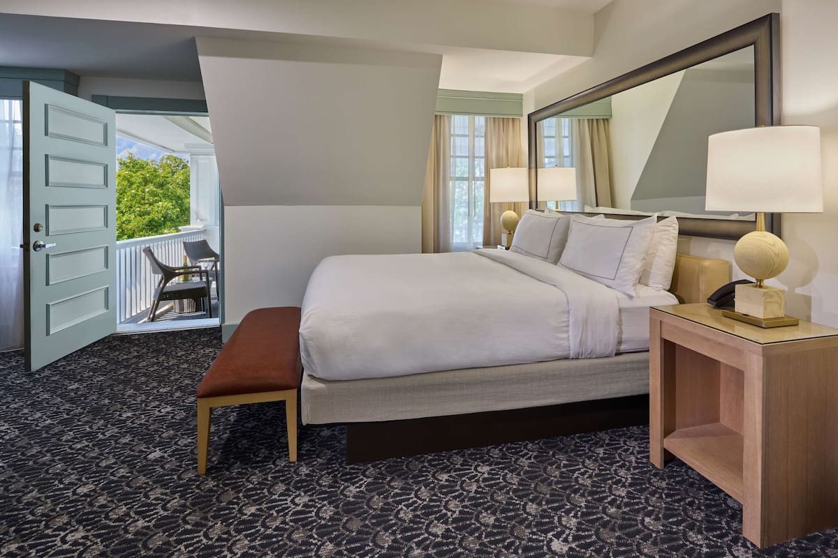 Superior Room, 1 Queen Bed, Balcony | Premium bedding, in-room safe, free WiFi, bed sheets