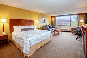 Executive Room, 1 King Bed, View (Space Needle View) | Pillow-top beds, in-room safe, desk, blackout curtains