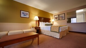 Deluxe Room, 1 King Bed (Upgraded) | Pillowtop beds, in-room safe, desk, blackout drapes - Executive Inn By The Space Needle (Seattle)