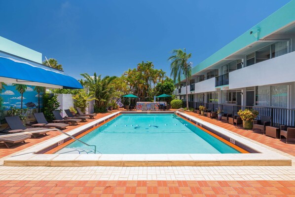 حمّام سباحة خارجي