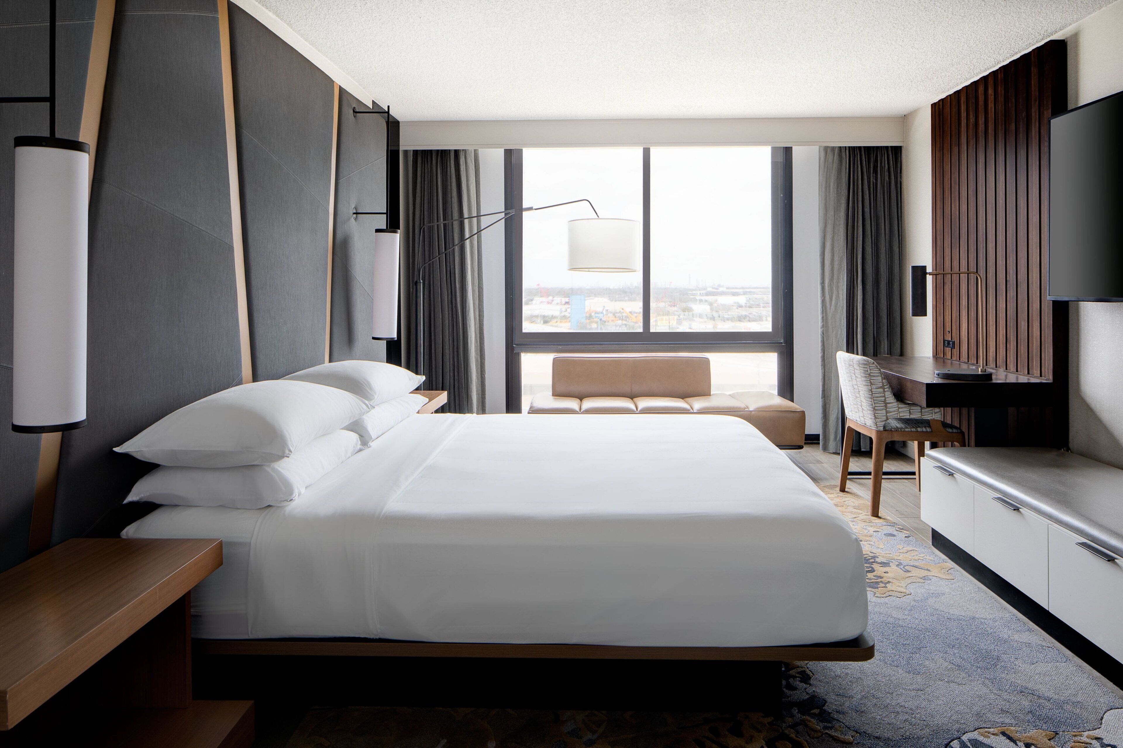 studio suite, 1 king bed with sofa bed (mobility accessible, tub) | egyptian cotton sheets, premium bedding, down duvets, pillow-top beds