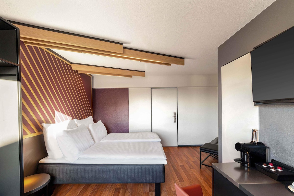 Premium Double Room | Desk, blackout drapes, soundproofing, free WiFi
