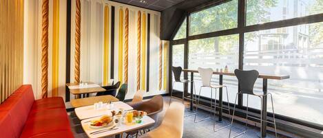 Desk, blackout drapes, soundproofing, free WiFi