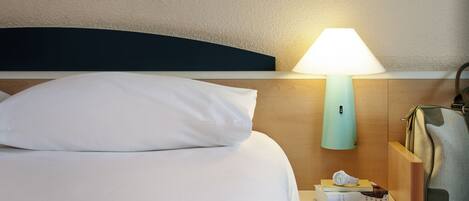 Desk, blackout curtains, soundproofing, free WiFi